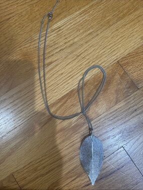 Silver Leaf Pendant Necklace - Silver Tone